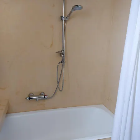 Mangano Villa Afándu